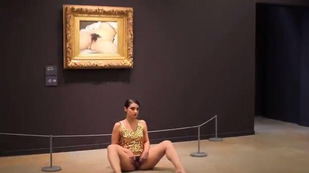 Deborah de Robertis expose son sexe au musée d'Orsay (Paris)