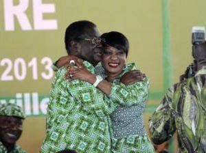 Aimé Henri Konan Bédié et Henriette Bédié à la Maison du Pdci