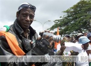 Le gouvernement ivoirien ouvre une procédure judiciaire contre Sidiki Bakaba en France