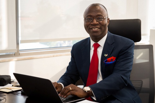 Dr Lazarus Angbazo le Président-Directeur Général du Nigeria GE