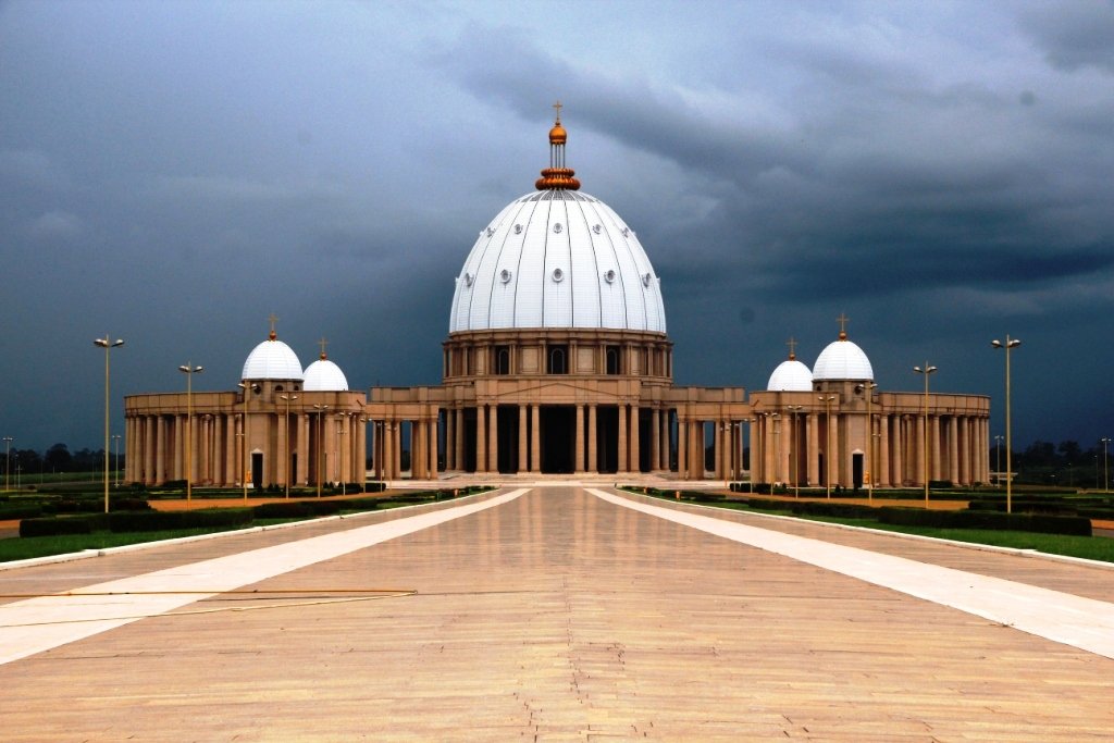 La Basilique Notre Dame de la Paix de Yamoussoukro a 25 ans La Basilique Notre Dame de la Paix de Yamoussoukro a 25 ans